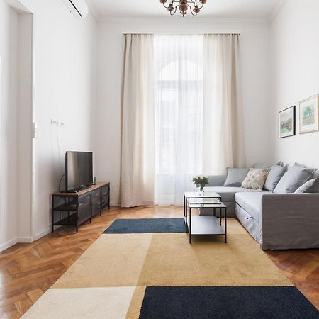 Cozy In The Heart Of Zagreb - H Apartment ภายนอก รูปภาพ