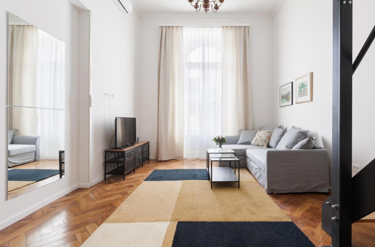 Cozy In The Heart Of Zagreb - H Apartment ภายนอก รูปภาพ